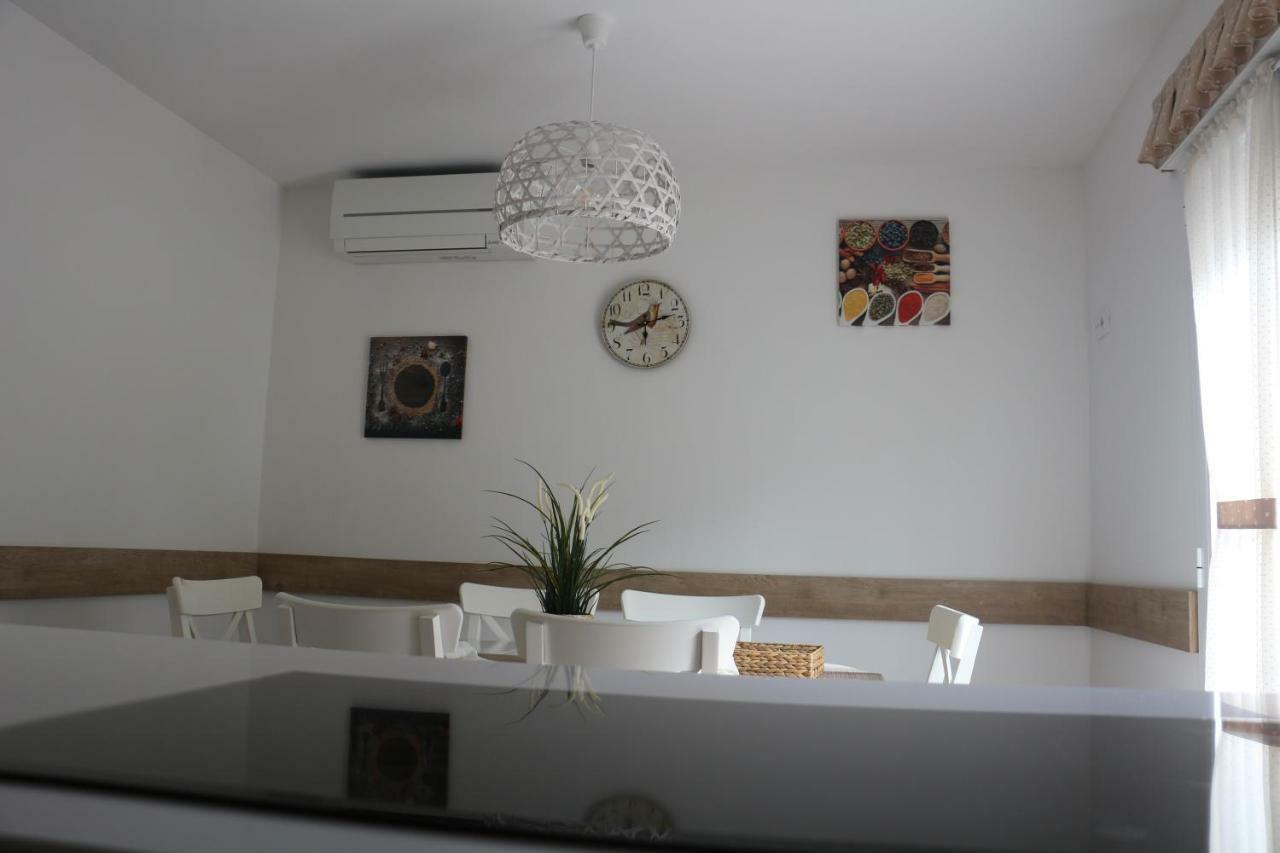 Apartamentos Homelife Roca Tarpeya Toledo Exterior photo